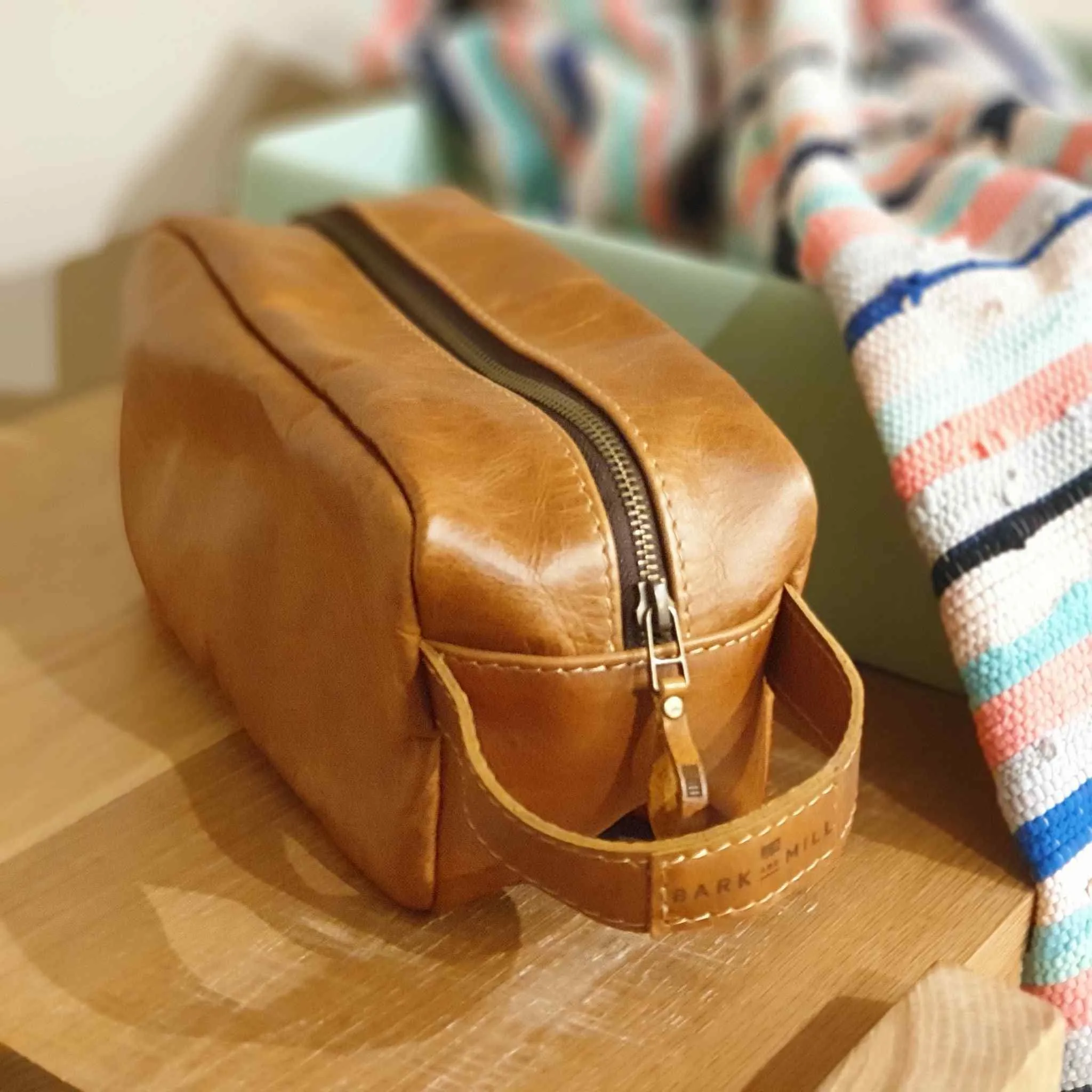 Bark And Mill Leather Toiletry Bag | Tan