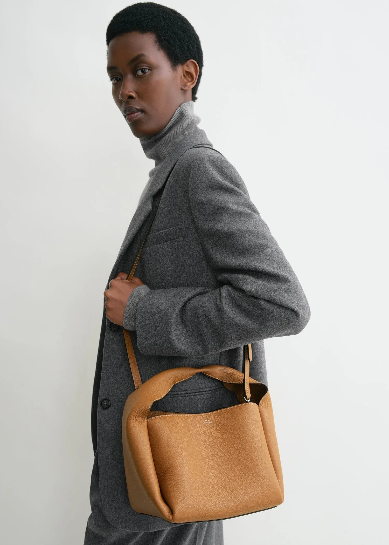 Grained-leather bucket bag tan