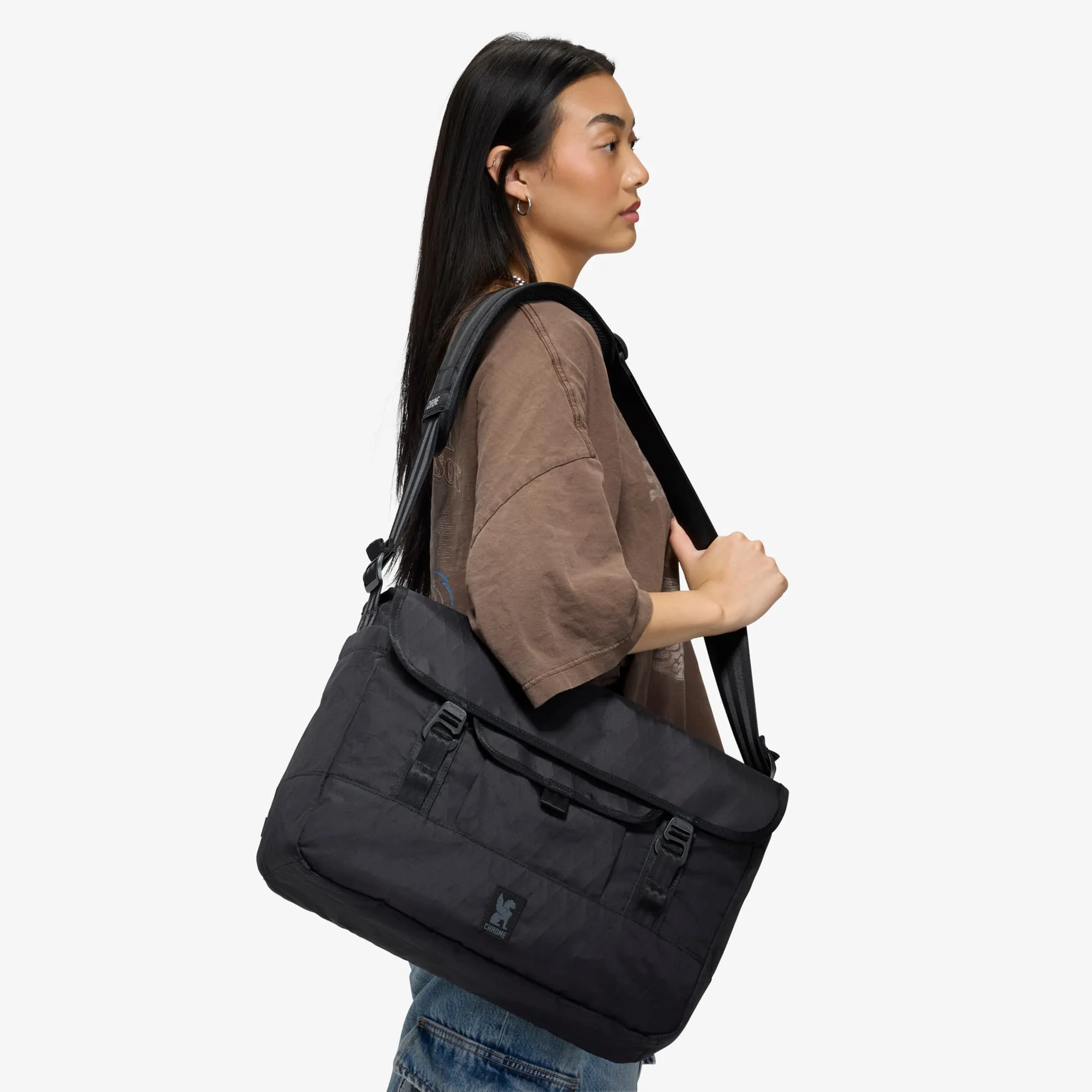 Midtown 20L Messenger