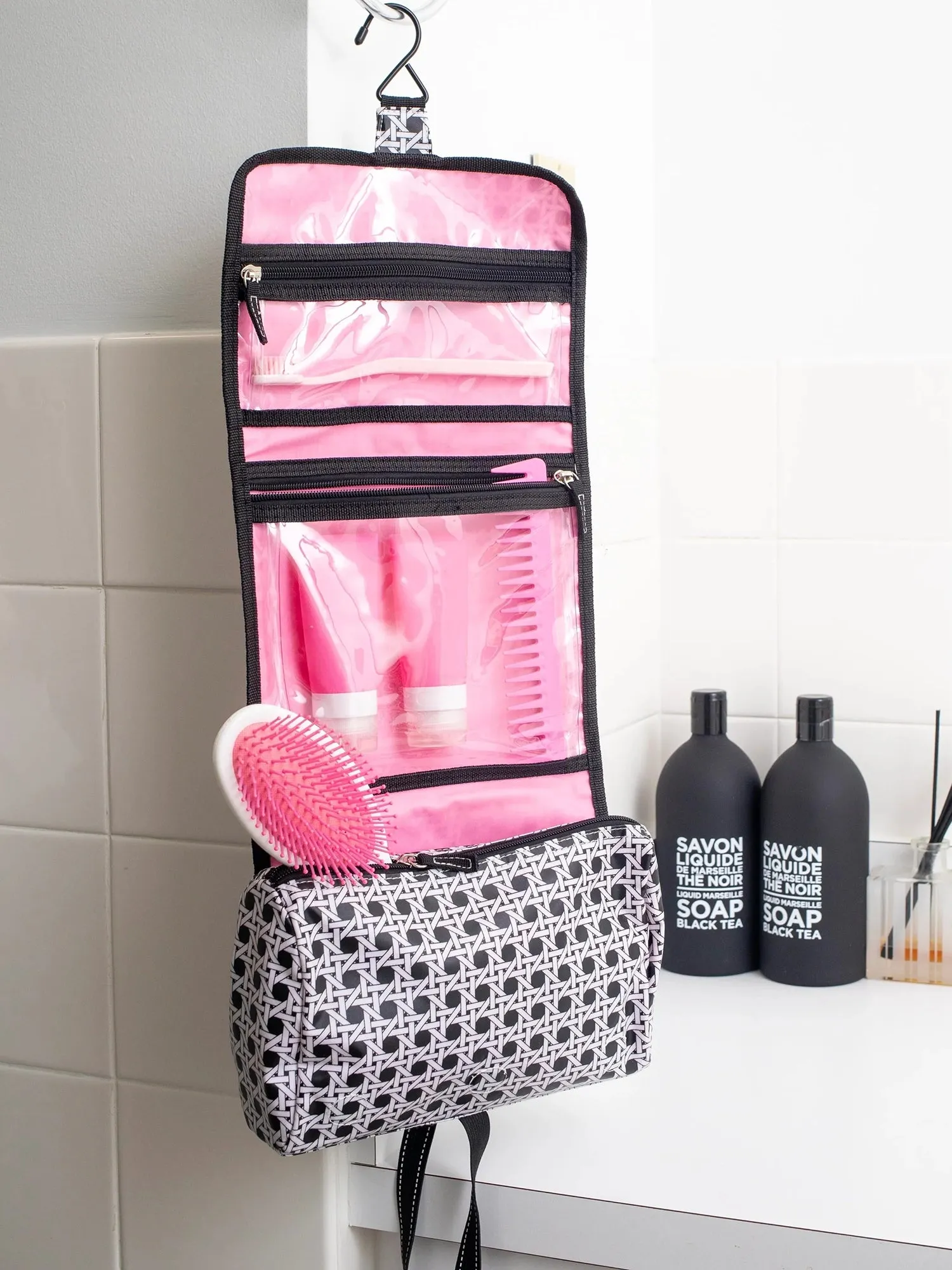 SCOUT Beauty Burrito Hanging Toiletry Bag: Sucker Punch