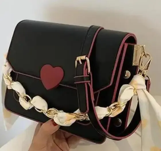 Uniwim Fashion Summer Shoulder Messenger Bag Love Chain Square Bag Cute Girl Lolita One Shoulder Bag Kawaii Girl Gothic Lolita Bag Loli